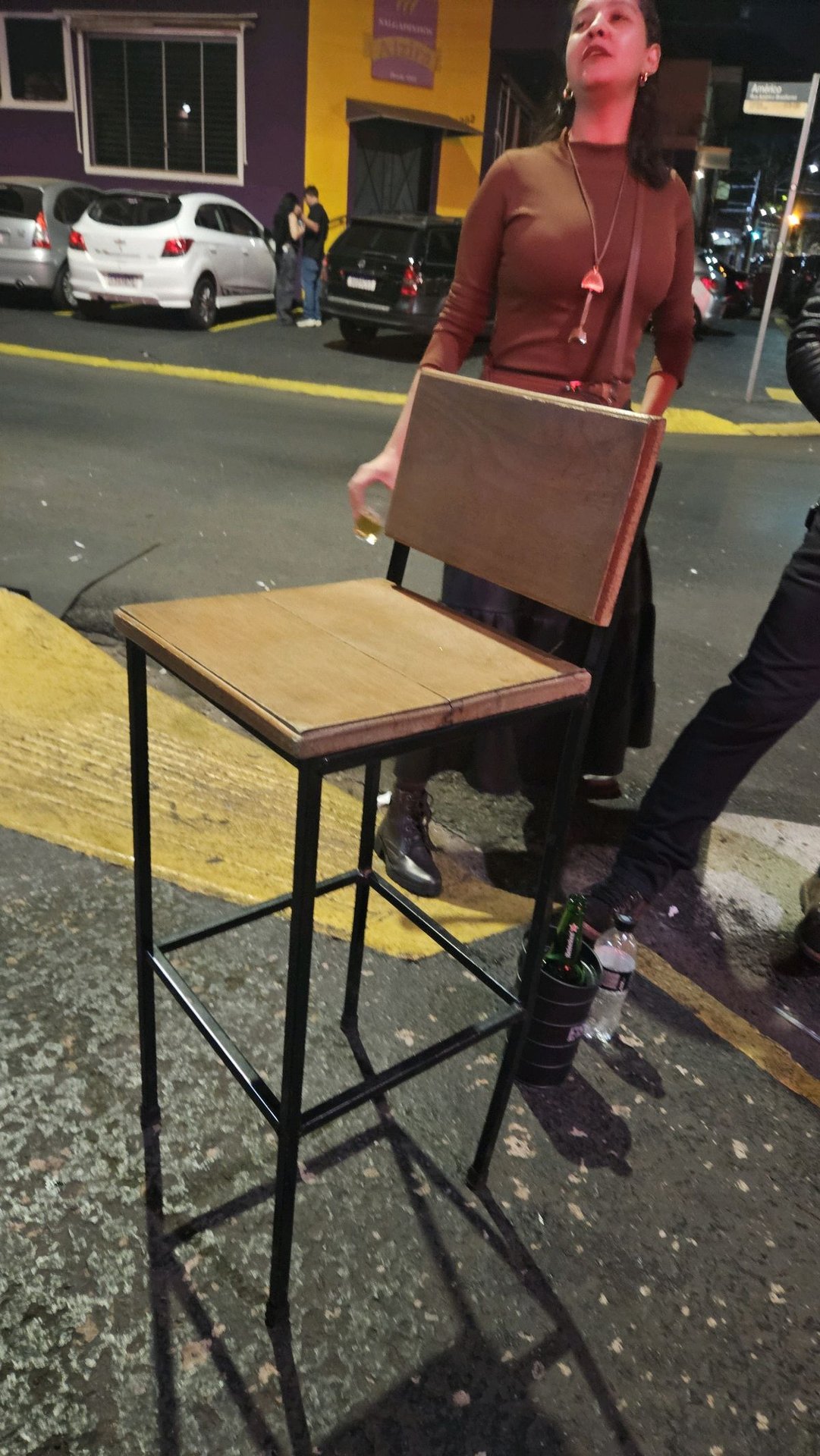 Banqueta Alta Industrial com Encosto · Contemporâneo 2000-2020 · Estado: Regular
