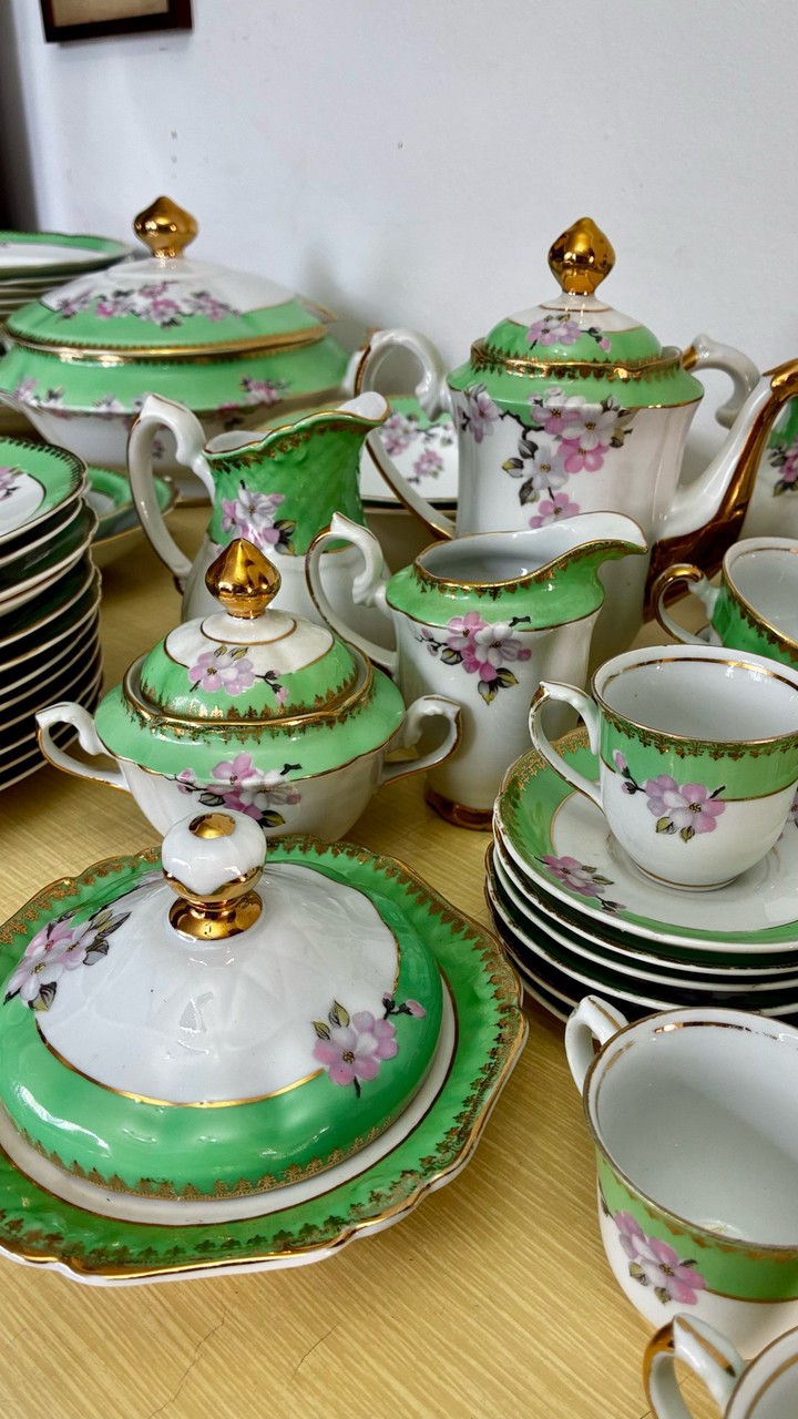 Serviço de jantar, Chá e Café em Porcelana Real - 70 peças