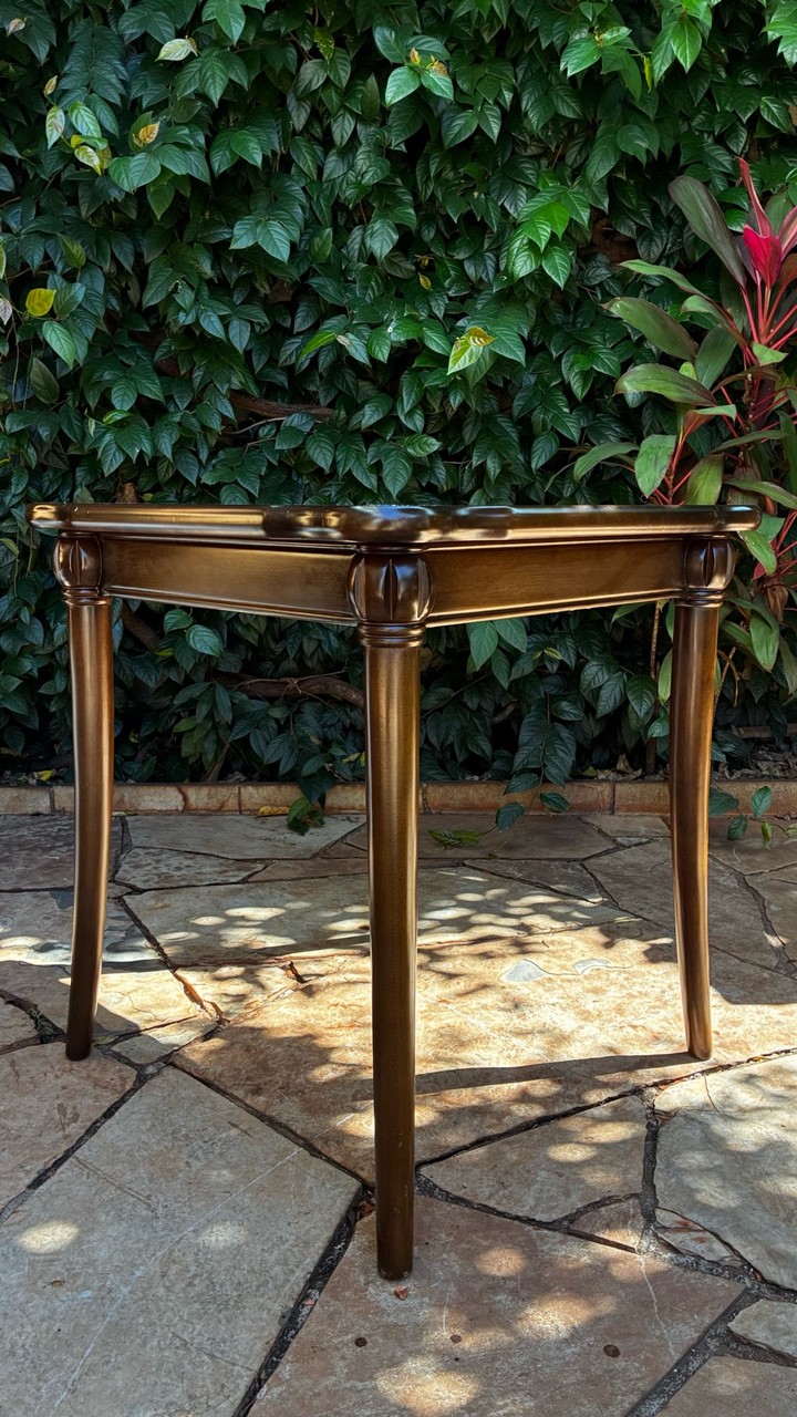 Mesa Lateral Estilo Neoclássico em Madeira