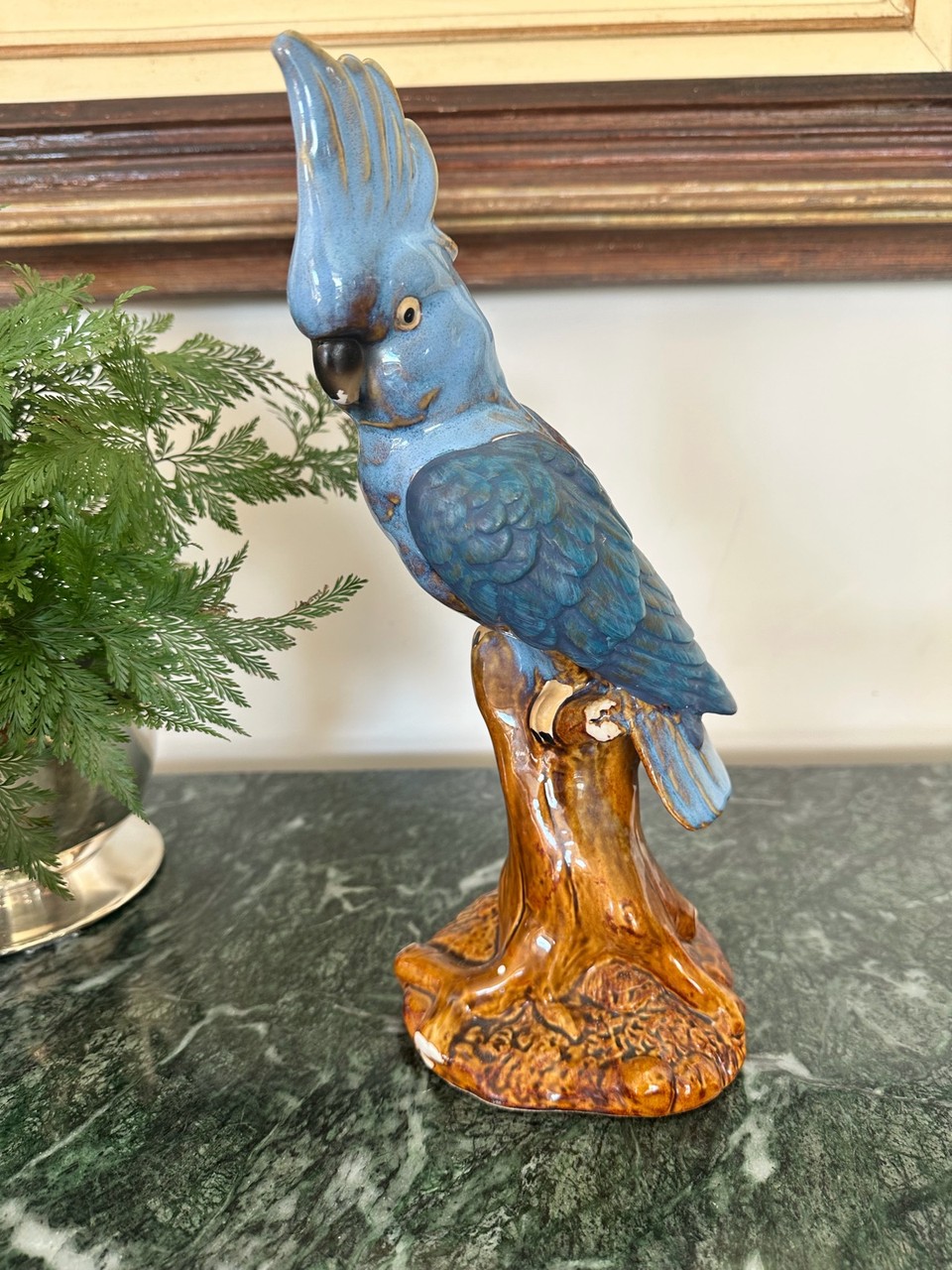 Estatueta de Cacatua em Cerâmica Esmaltada