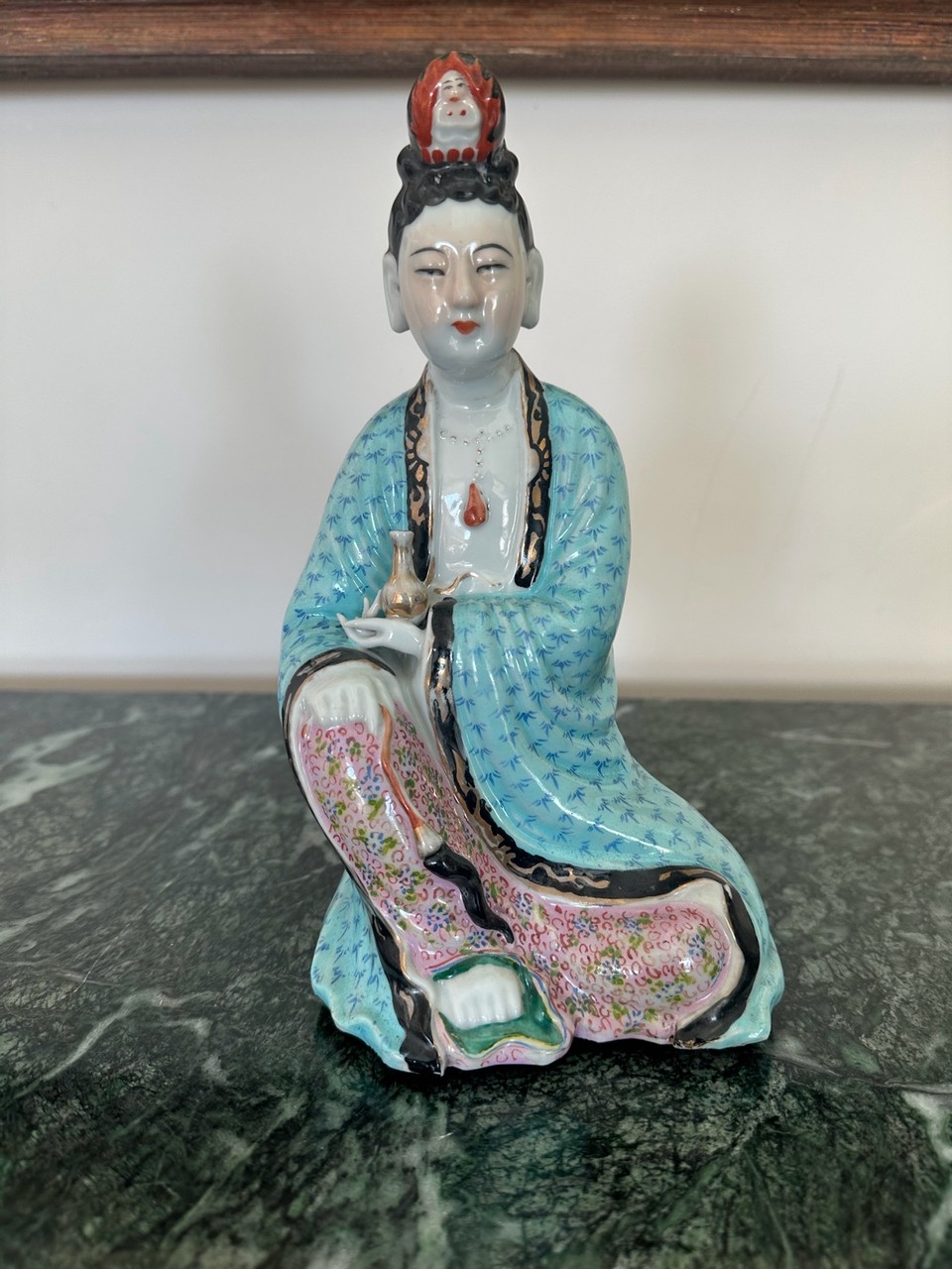 Estatueta de Porcelana Guanyin