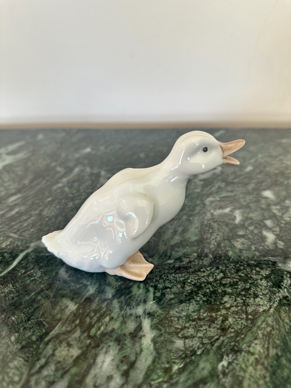 Estatueta de Pato em Porcelana