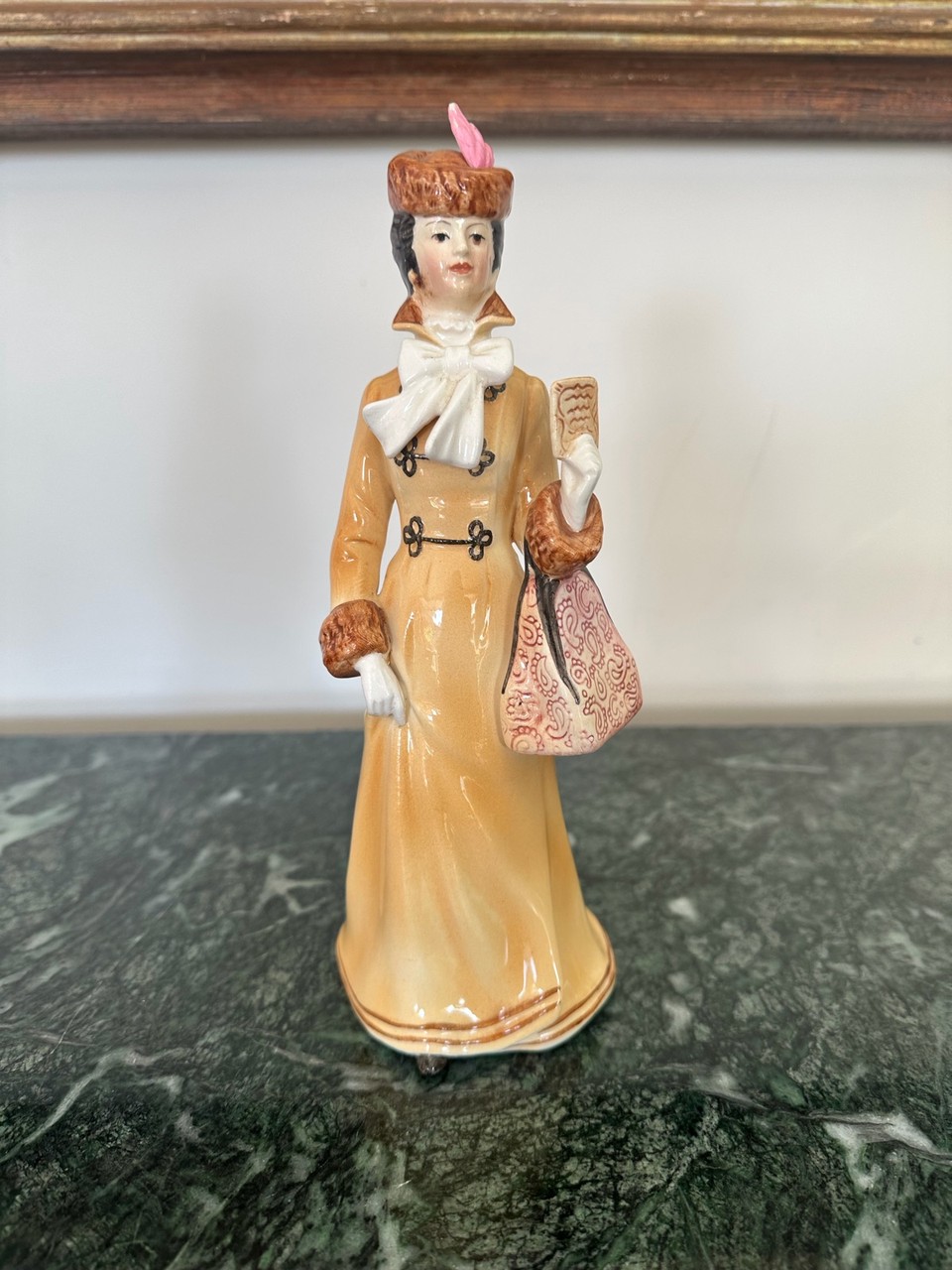 Estatueta de Porcelana Dama Vitoriana