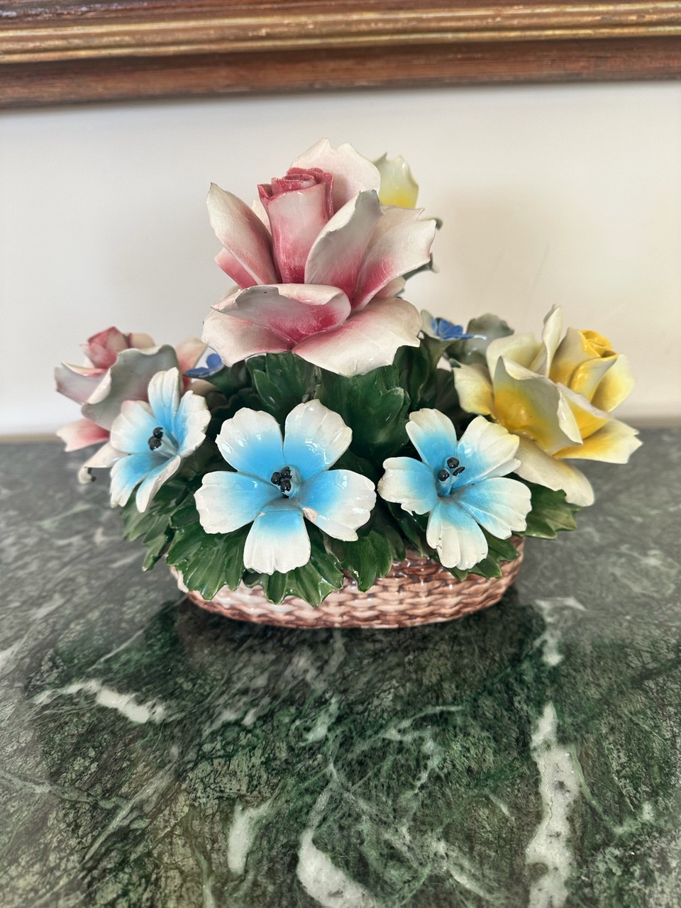 Cesta de Flores em Porcelana