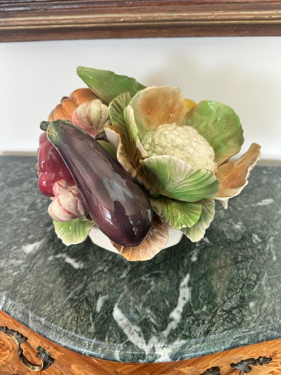 Centro de Mesa em Porcelana com Legumes